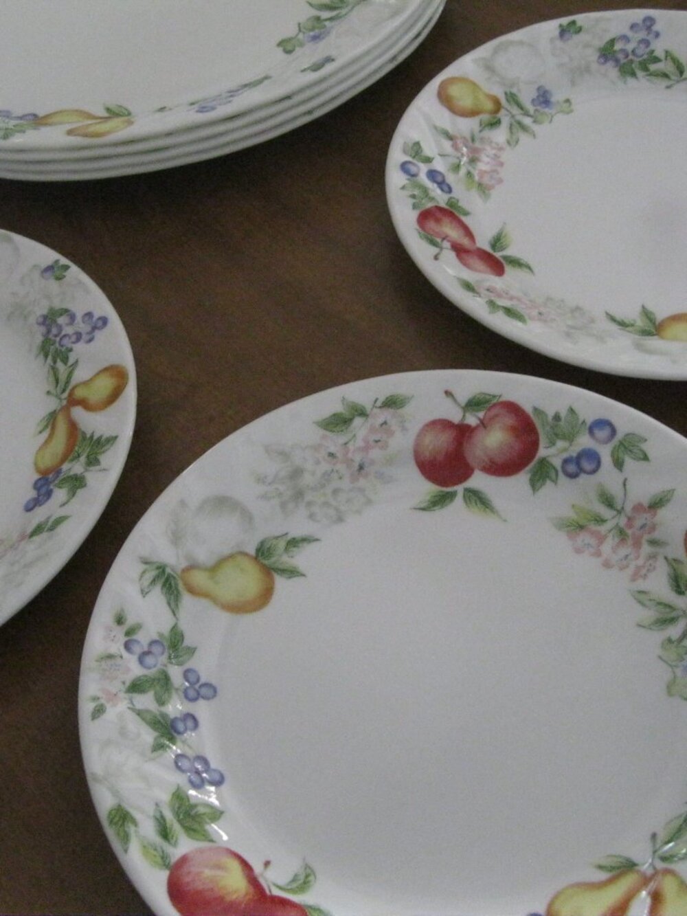Corelle Plates.  Chutney pattern.  4 large 3 small plates.